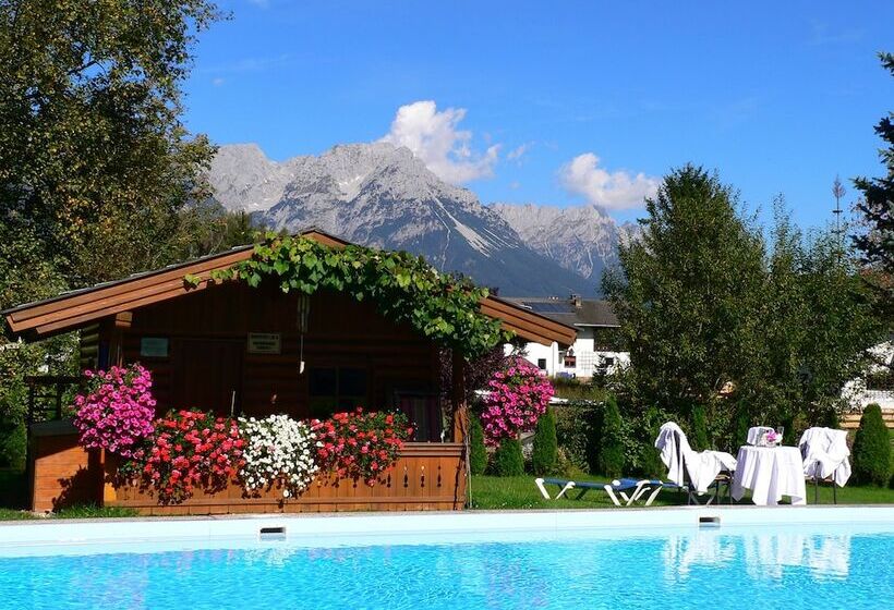 هتل Tyrol