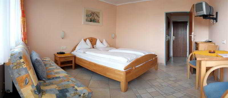 בית מלון כפרי Ambassador