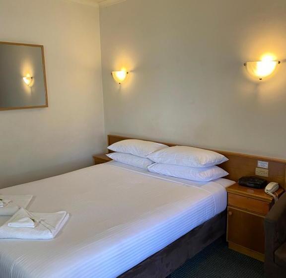 בית מלון כפרי Aviators Lodge