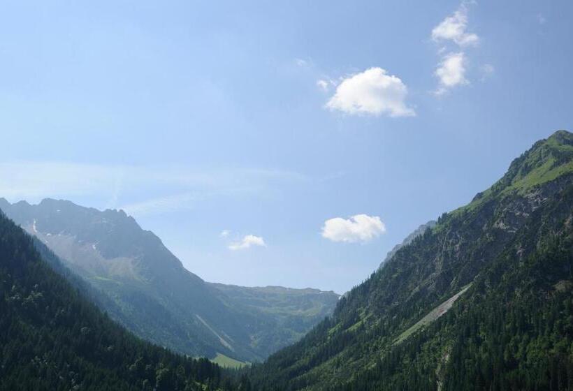 هتل Der Kleinwalsertaler Rosenhof