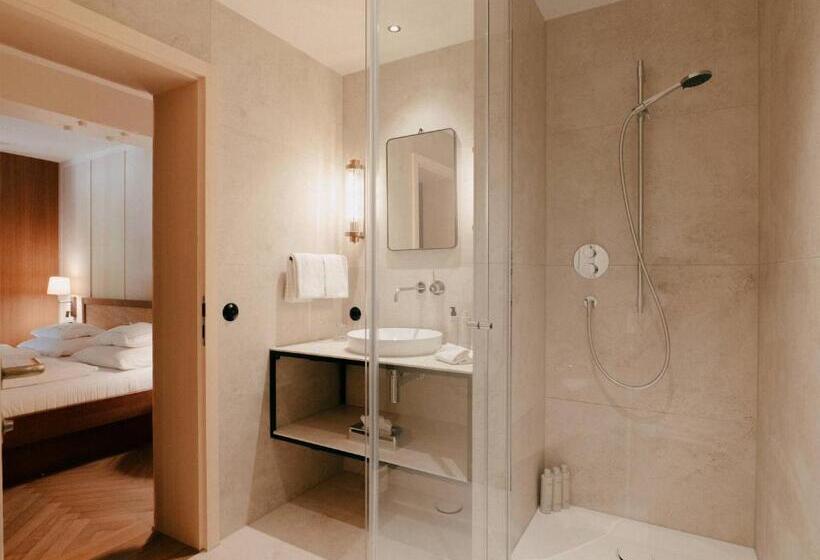 Hirschen Fine Hotel, Restaurant & Spa