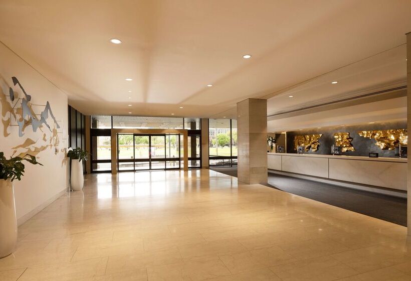 هتل Hilton Adelaide