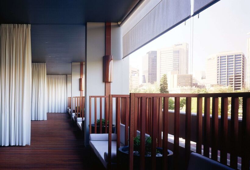 هتل Hilton Adelaide