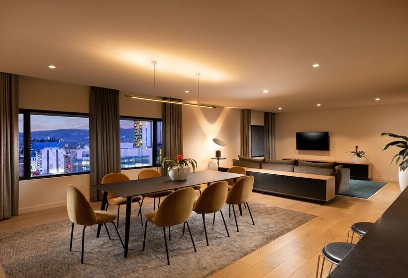 هتل Hilton Adelaide