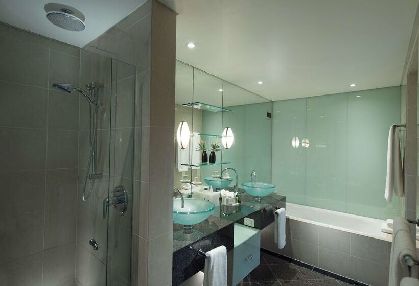 هتل Hilton Adelaide