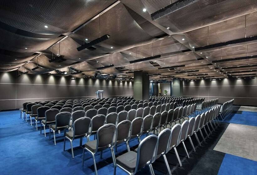 هتل Hilton Adelaide