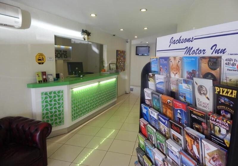 هتل Jacksons Motor Inn