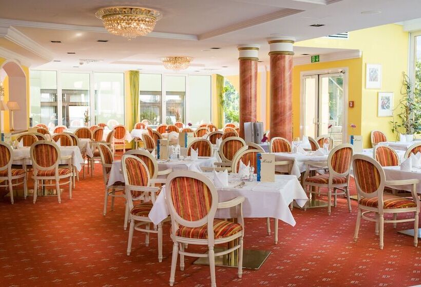 Norica Thermenhotels Gastein Mit Dem Bademantel Direkt In Die Therme