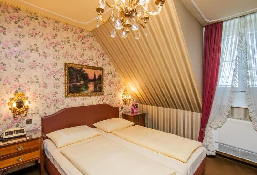 هتل Palais Porcia
