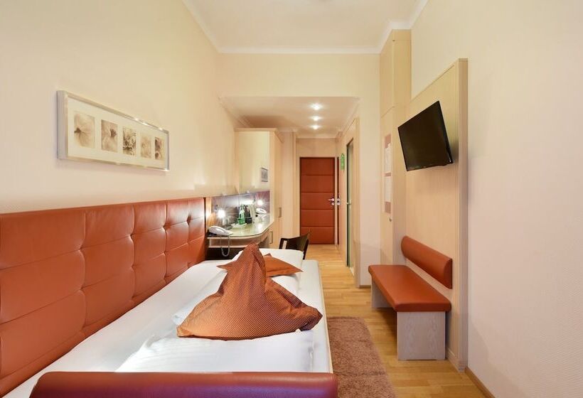 בית מלון כפרי Pension Baronesse