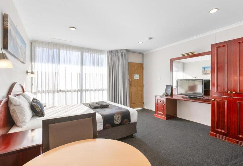Hilton Beachfront Motel