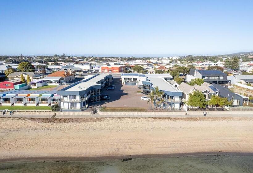 Hilton Beachfront Motel