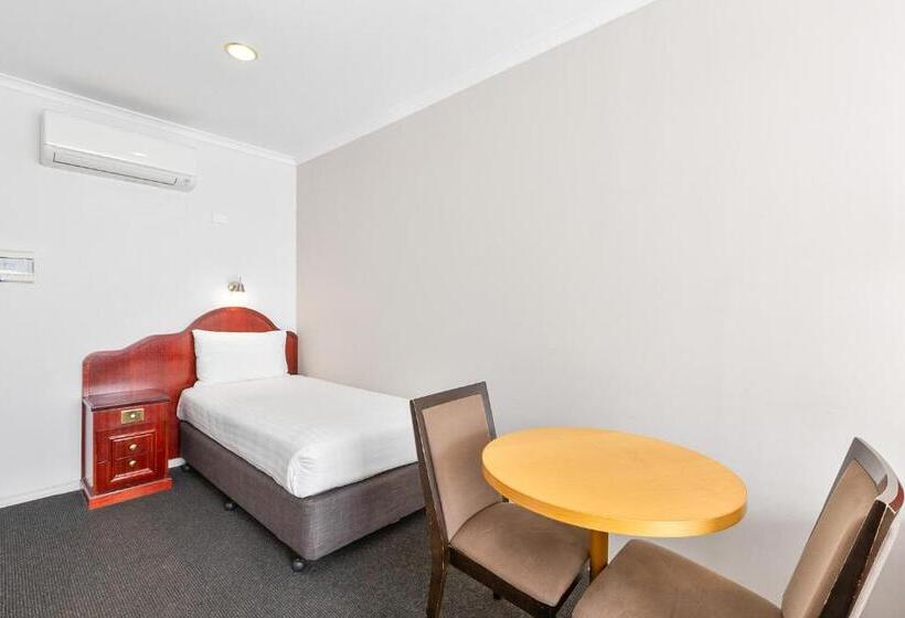 Hilton Beachfront Motel