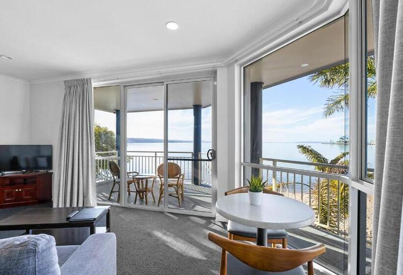 Hilton Beachfront Motel