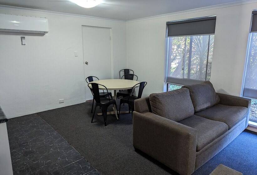 בית מלון כפרי Arkana Motor Inn & Terrace Apartments