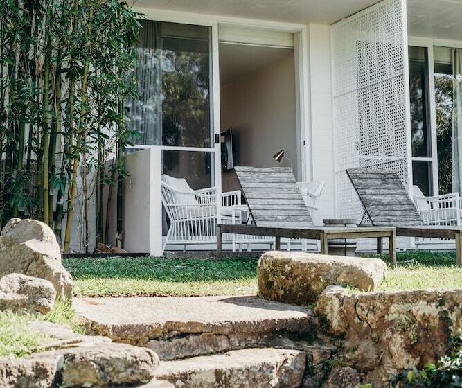 Отель Bannisters Port Stephens