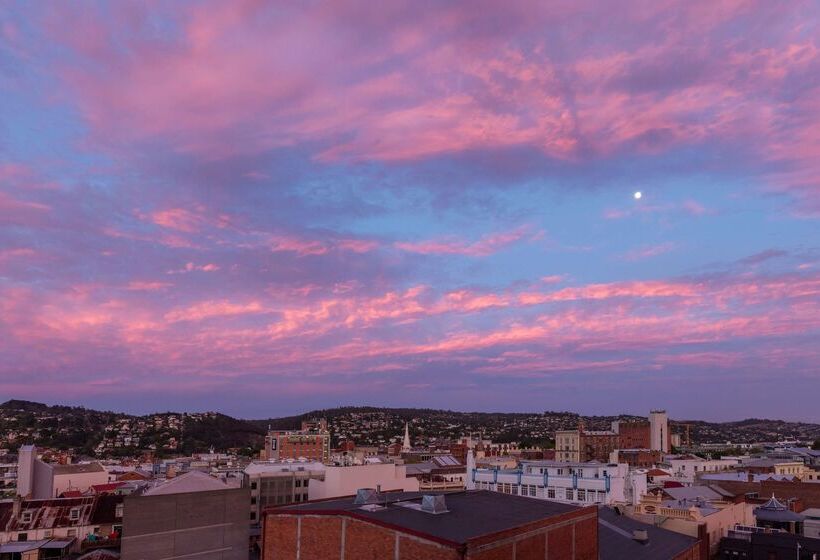 هتل Best Western Plus Launceston