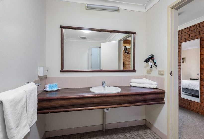 Отель Bomaderry Motor Inn