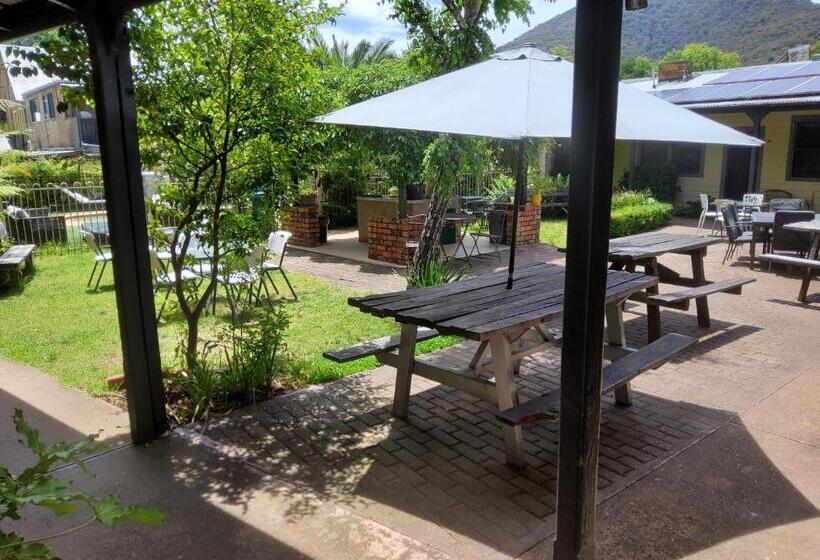 هتل Coach House Inn