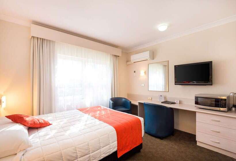 هتل Comfort Inn All Seasons