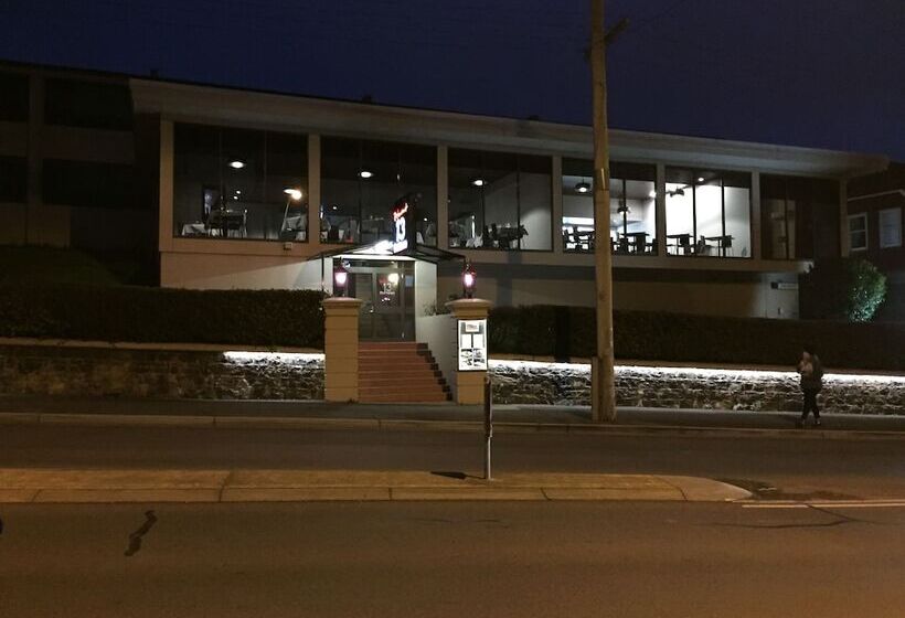 هتل Commodore Regent