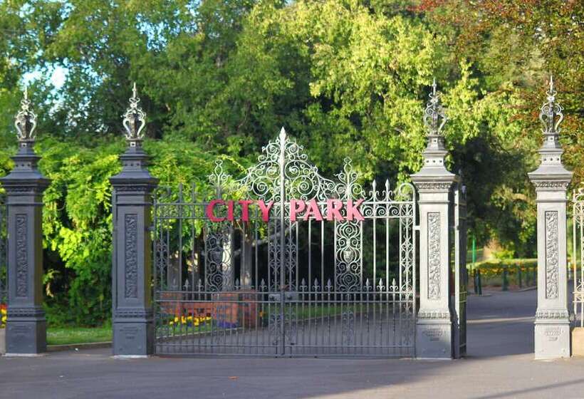 هتل Commodore Regent