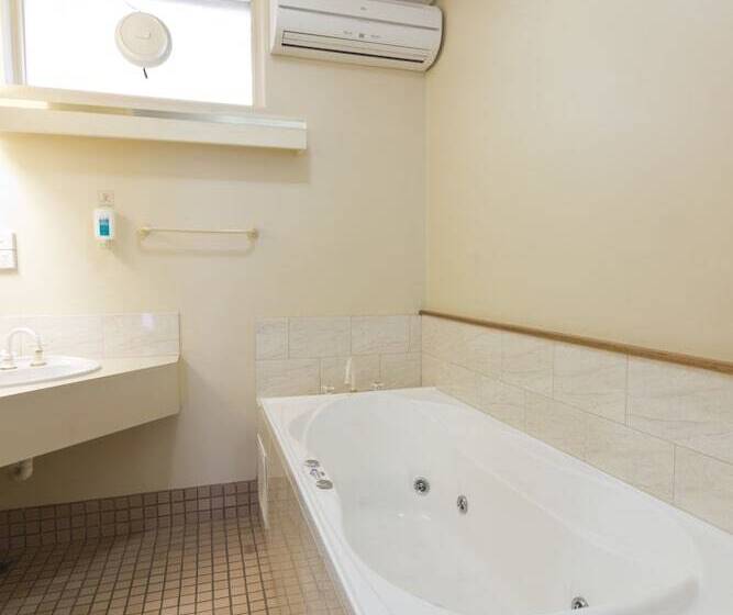 هتل Commodore Regent