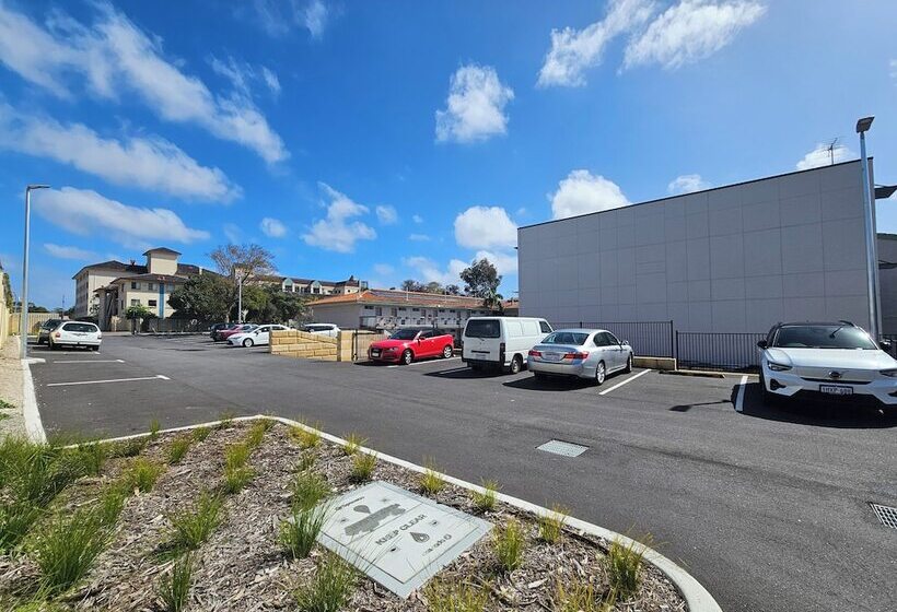 هتل Econo Lodge Rivervale