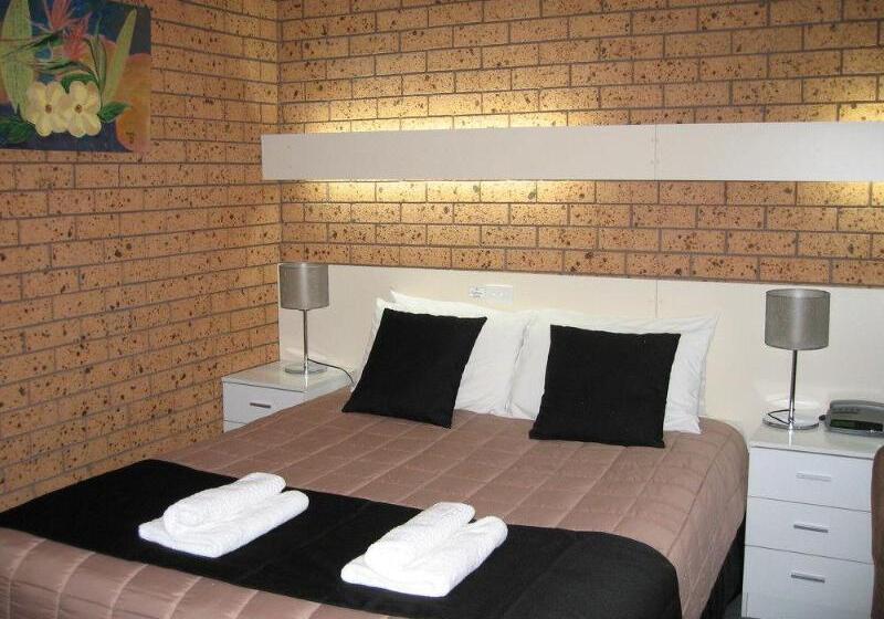 Отель Golden Harvest Motor Inn Moree