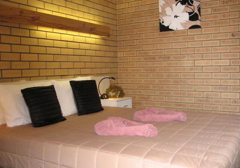 فندق Golden Harvest Motor Inn Moree