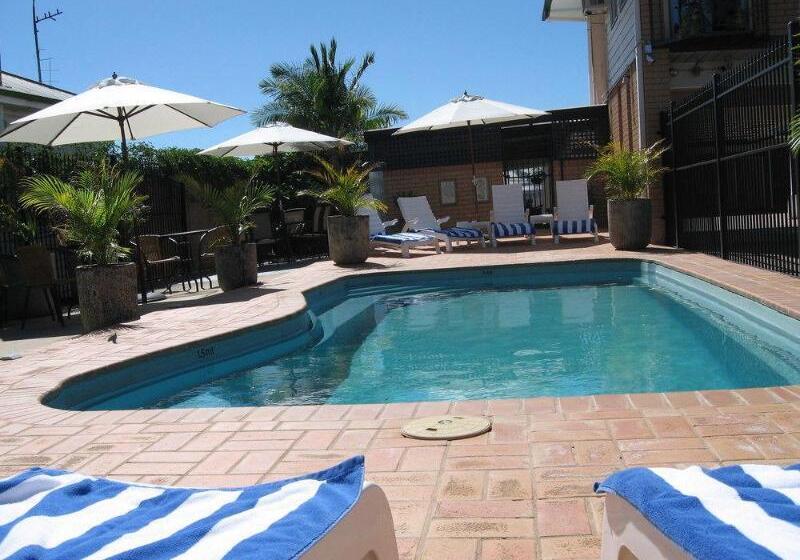 فندق Golden Harvest Motor Inn Moree