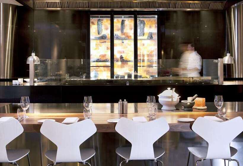 هتل Hilton Brisbane