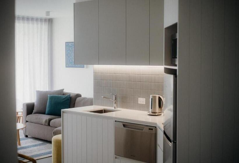 هتل Netanya Noosa Beachfront Resort