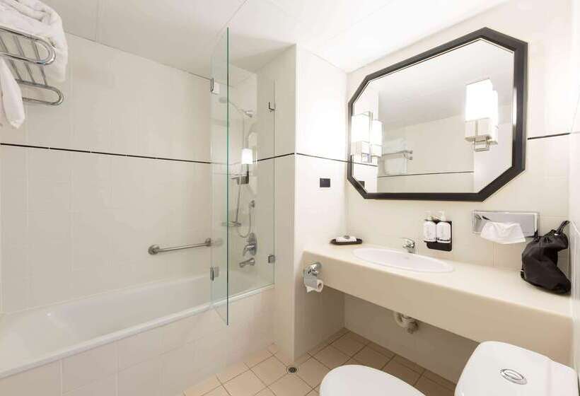 هتل Ramada Diplomat Canberra