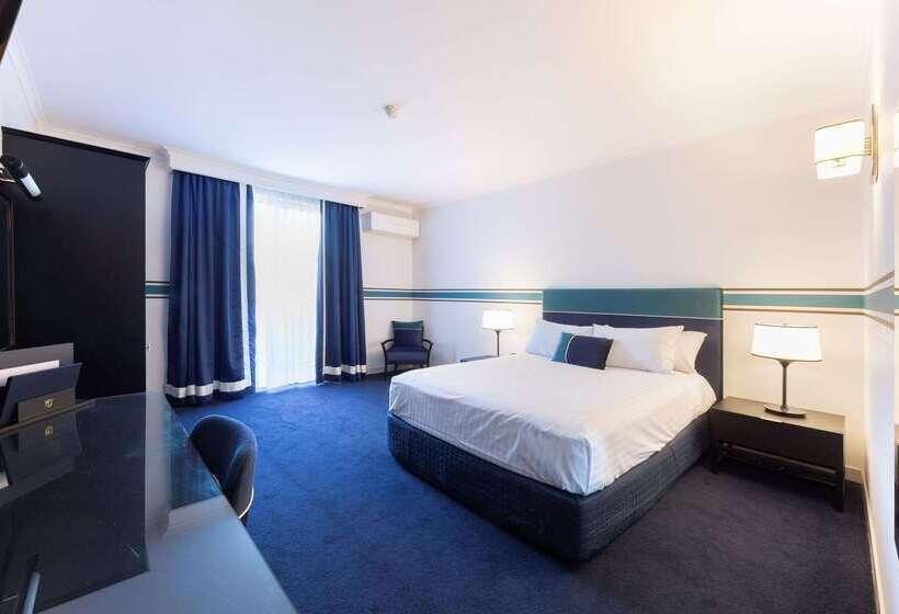 هتل Ramada Diplomat Canberra