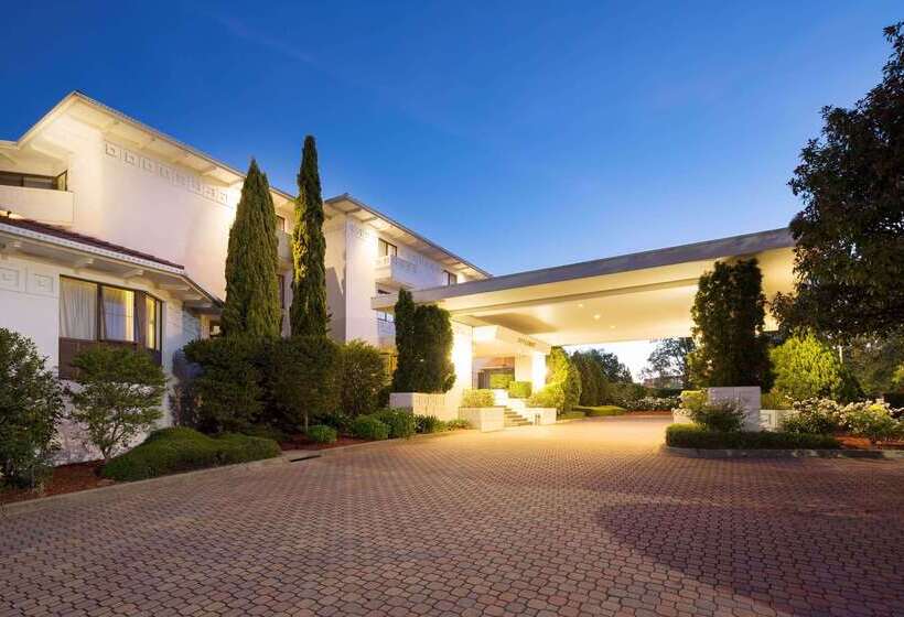 هتل Ramada Diplomat Canberra