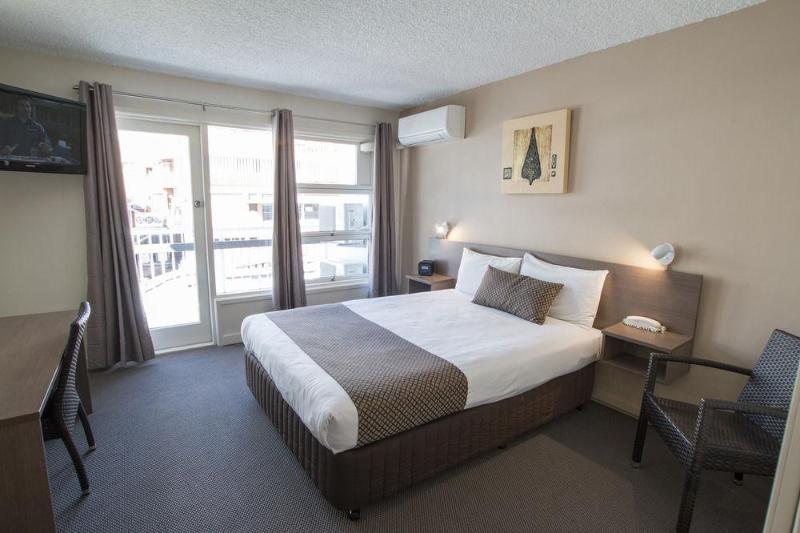 هتل The Metropolitan Spring Hill