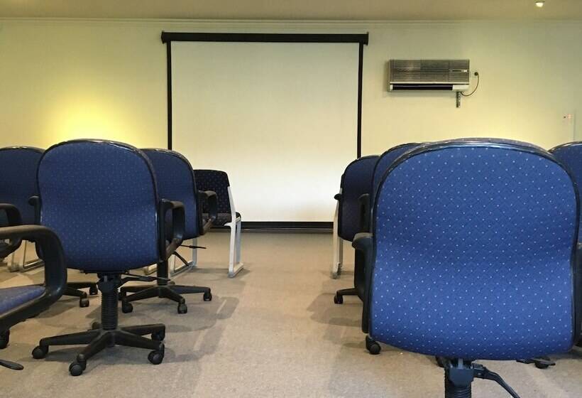 Мотель Eltham Gateway Hotel & Conference Centre