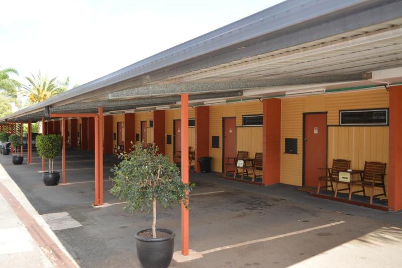 Motel Oasis