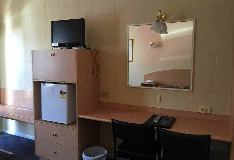 Parkville Motel