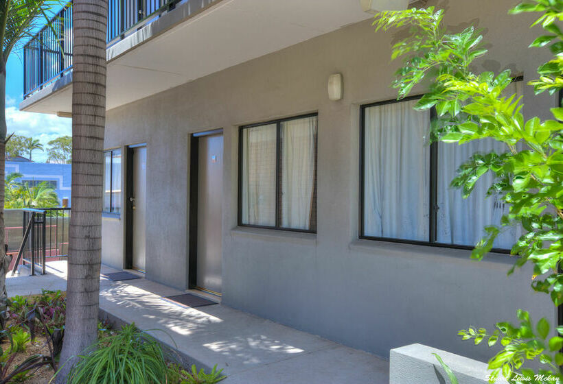 Queens Hotel & Motel