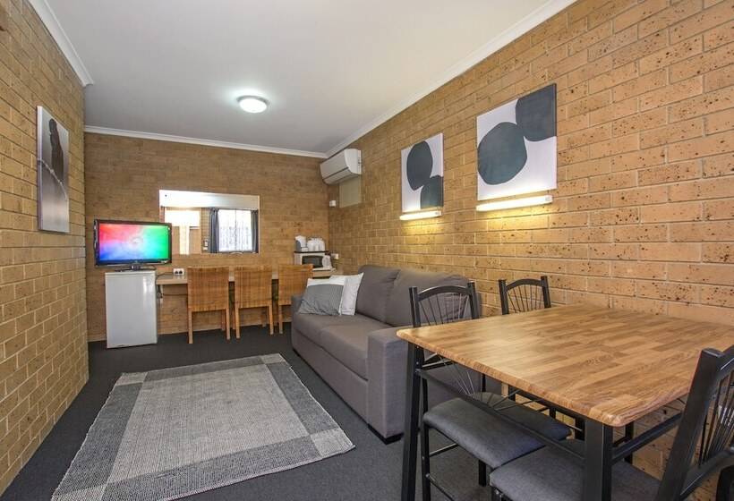 River Street Motel
