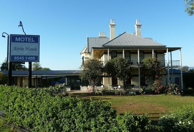 Отель Airlie House Motor Inn