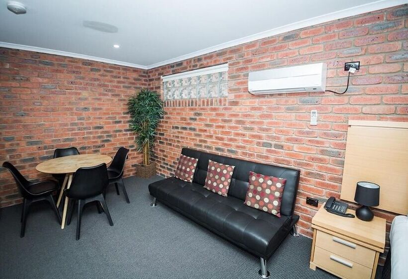 Отель Australian Settlers Motor Inn