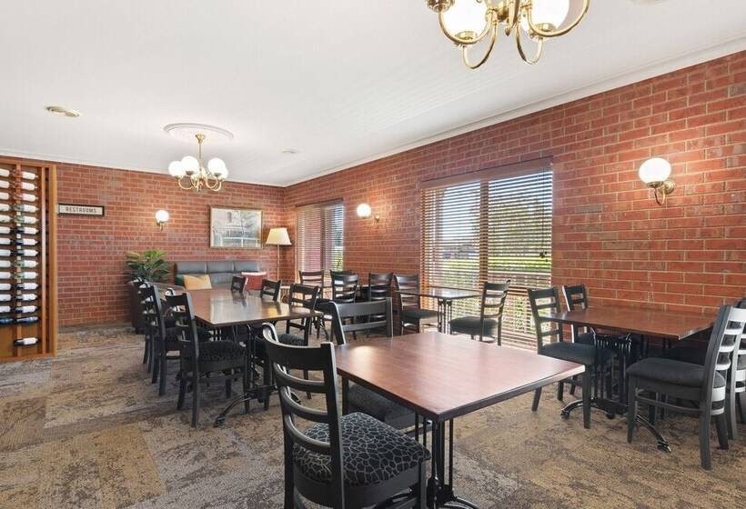 Отель Burke And Wills Motor Inn Swan Hill
