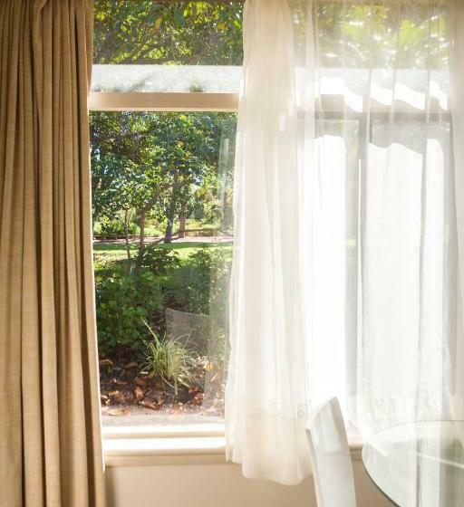 هتل Foreshore Motor Inn