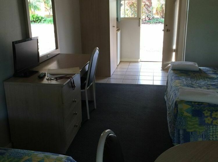 هتل Glades Country Club Motor Inn