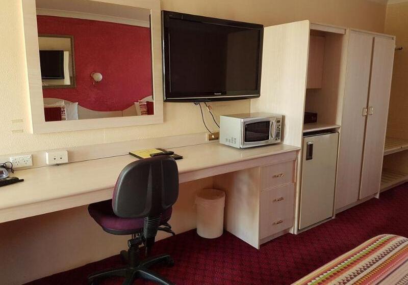 هتل Golden Age Motor Inn