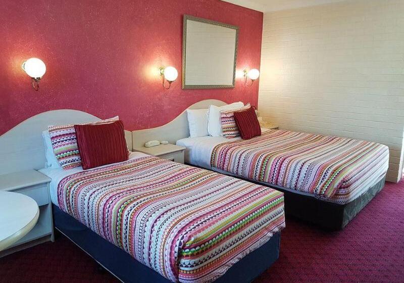 هتل Golden Age Motor Inn