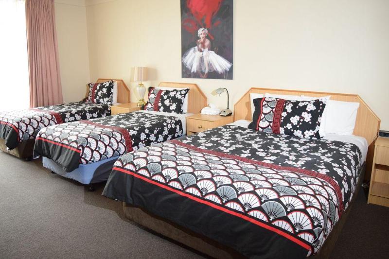هتل Golden Age Motor Inn
